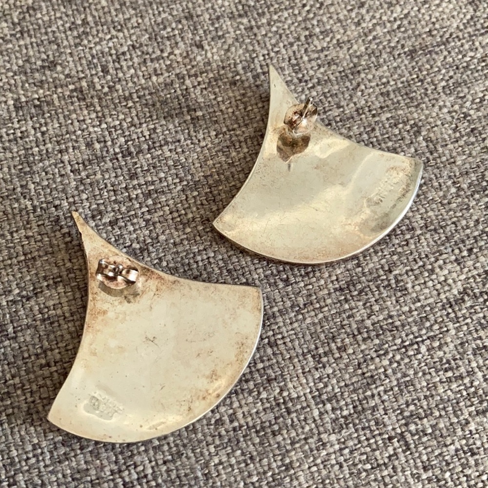 Shell Fan Earrings - Picture 2 of 4